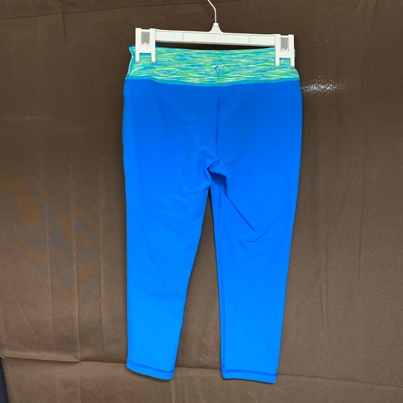 Ivviva Blue Cropped Leggings and Loose White T-Shirt - Picture 3 of 5